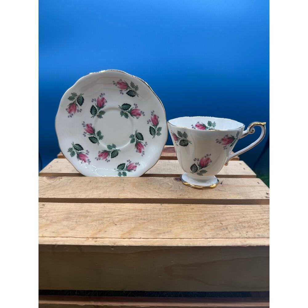 Royal Standard Fine Bone China Teacup/ Saucer Set-Pink Rosebuds, Scalloped Gold